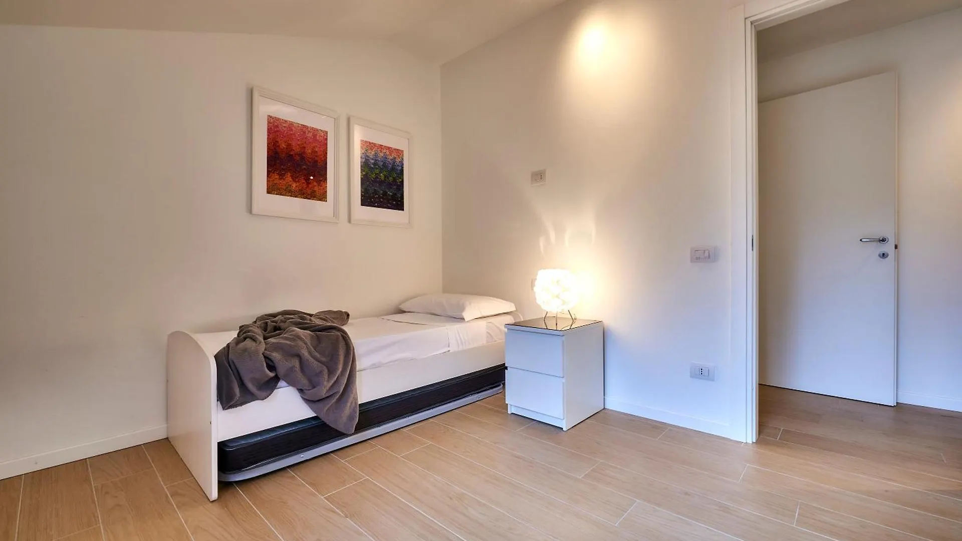 Luxury 100Mq With Private Terrace With Lake View Near Varenna Fiumelatte 0*,