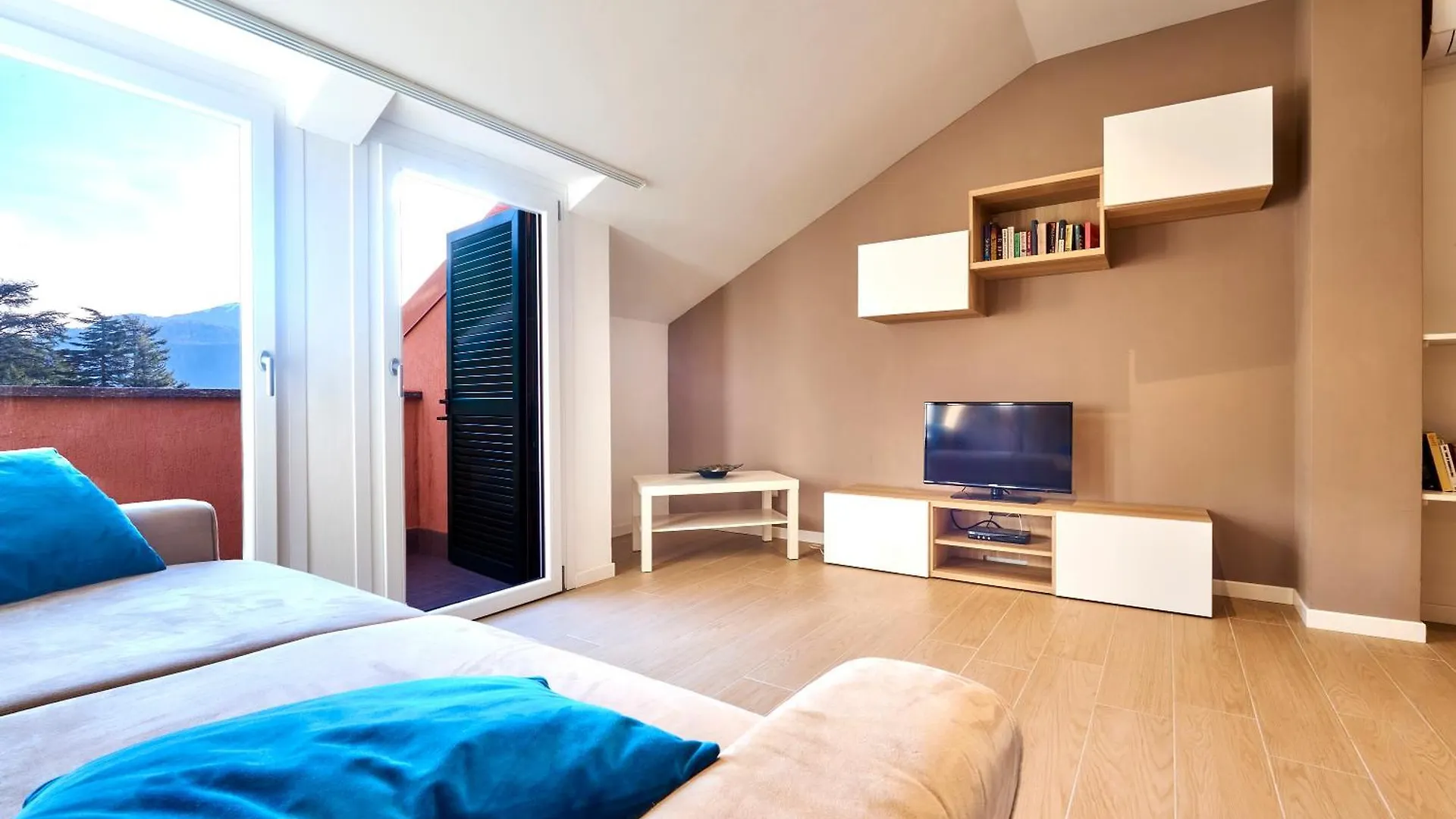 Luxury 100Mq With Private Terrace With Lake View Near Varenna Fiumelatte
