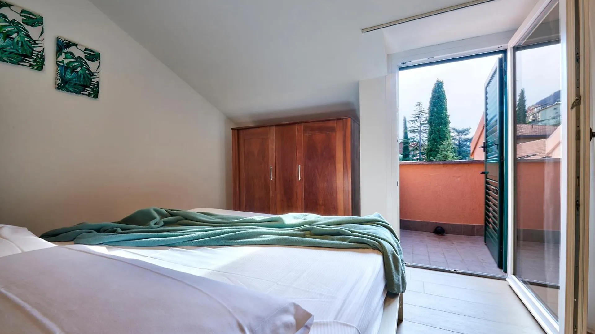 Luxury 100Mq With Private Terrace With Lake View Near Varenna Fiumelatte Italy